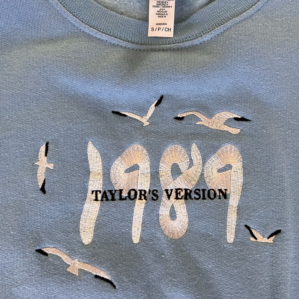 Blue Graphic Sweatshirt with Seagull Design